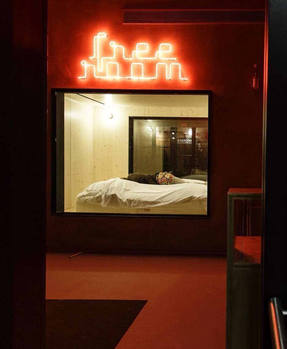 No Zero Box Lodge do Porto, quando se é criativo, dorme-se de graça. O que é o Free Room?