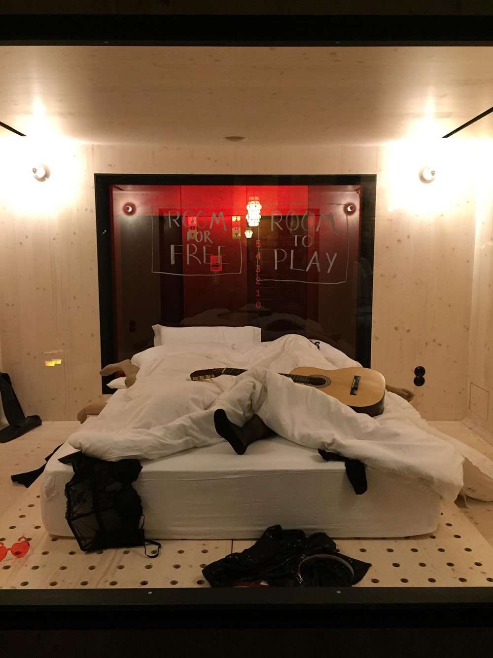 No Zero Box Lodge do Porto, quando se é criativo, dorme-se de graça. O que é o Free Room?