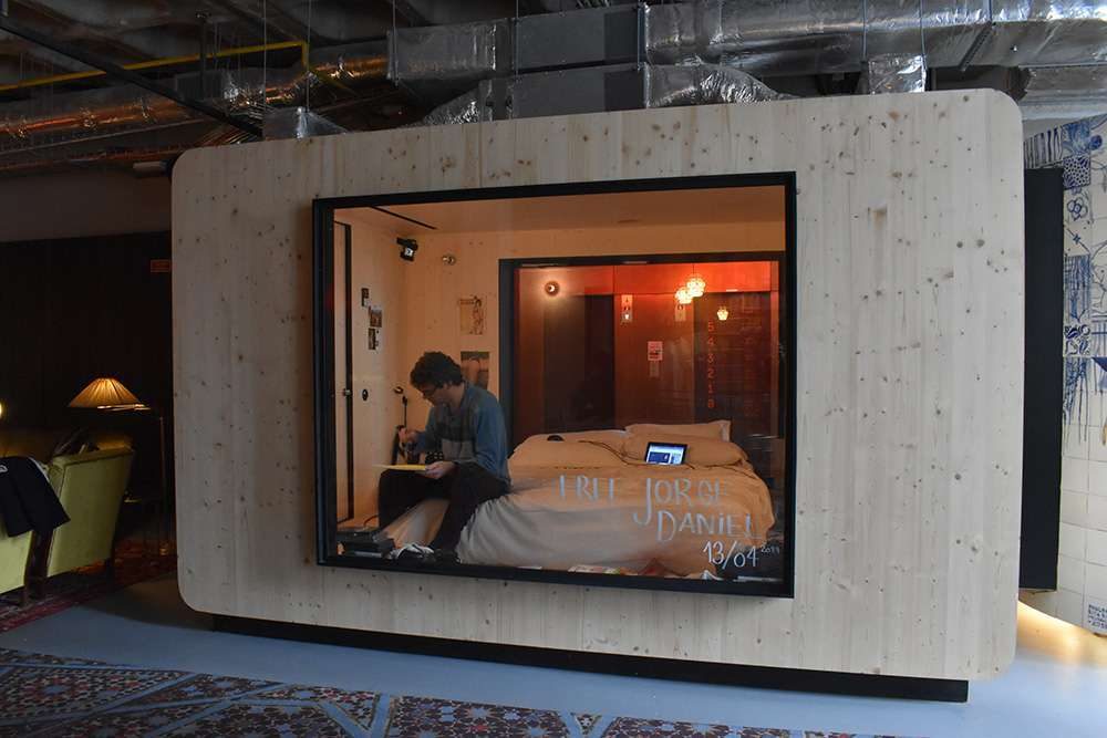 No Zero Box Lodge do Porto, quando se é criativo, dorme-se de graça. O que é o Free Room?