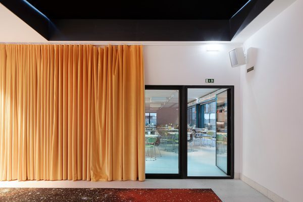 Porto_city_club_thezero_hotels_img_porto_sleep_0030 City Club no Zero Box Lodge do Porto tem uma sala de cinema, uma jukebox galáctica e muito mais para descobrir no piso 5.